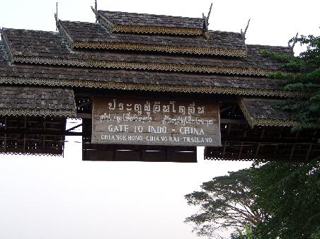 Nur noch wenige Meter und wir erreichen Laos