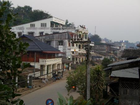 Blick vom Balkon unserer Unterkunft auf Houay Xai