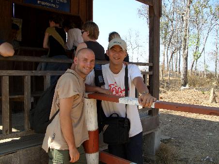 Chen im Niemandsland, Daniel schon in Kambodscha und um 4$ aermer