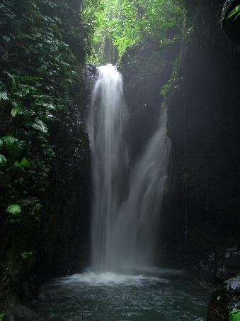 Der Wasserfall stuerzt 30m in die Tiefe