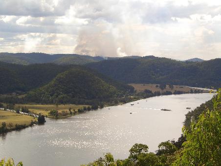 Blick auf Wiseman's Ferry vom Hawkins Lookout