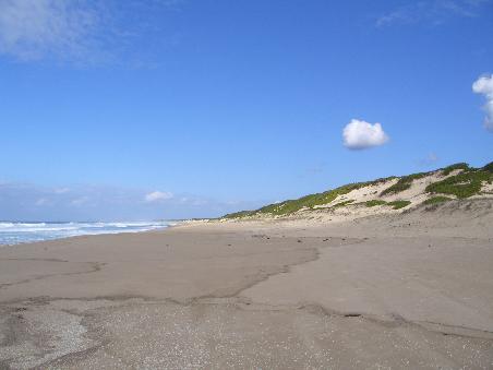 Ein traumhafter Sandstrand, nur fuer uns.