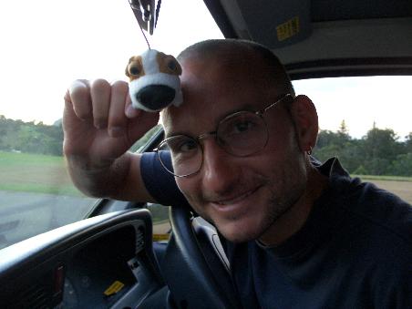 Daniel der Fahrer, die Brille sieht einfach zum Bruellen aus