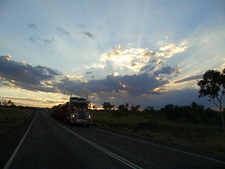 Ein Roadtrain unterwegs