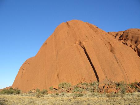 Tagsueber hat der Uluru diese Farbe