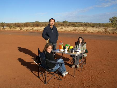 Fruehstueck am Uluru