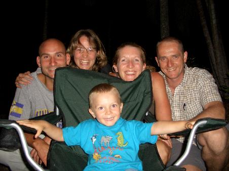 Letztes Gruppenfoto bevor wir nach Neuseeland ablegen: Hanni, Daniel, Sarah, Paddy und Kimi im Vordergrund