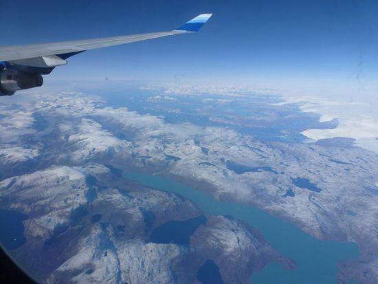 Grönland mit seinem ewigen Eis von oben.
Wir hatten dort herrlichstes Wetter mit bester Sicht.
Wenn Engel reisen.......