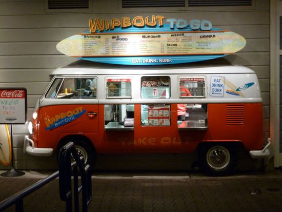 Das Wipeout, eien kultige Fastfood Bude im Surferstil mit extrem leckeren Burgern.