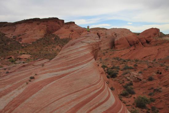 Ich klettere auf die oberste Stelle der Wave und dann entsteht es endlich - mein Traumfoto vom Umschlagdeckel meines Reiseführers.
Es ist ein unbeschreibliches Gefühl dort zu stehen und ich kann es mit Worten nicht beschreiben.