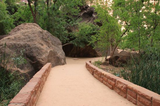 Solche schönen Wanderwege haben wir in Deutschland noch nicht gesehen, es sieht alles sehr, sehr gepflegt aus.
Die Amerikaner sind sehr stolz auf ihre Nationalparks und wir werden immer wieder gefragt wie es uns denn gefällt.