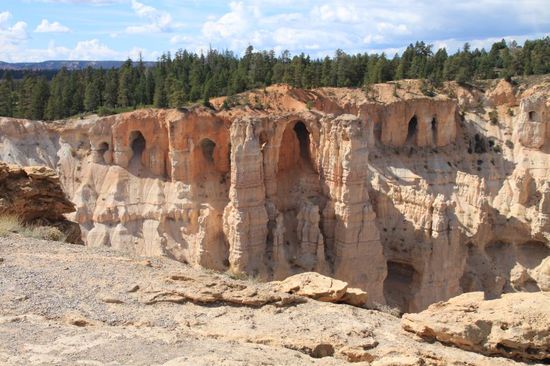 Blick vom Bryce View Point.
Wie kann die Natur so etwas schaffen - die Felsen sehen aus wie ein Theater mit Eingangsportal.