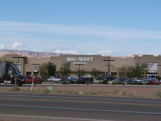 Auf der gegenüberliegenden Straßenseite mein geliebter Wal Mart Supercenter - Goodbye, aber ich komme wieder - ganz bestimmt. 
Mit ganz vielen Dollars.......