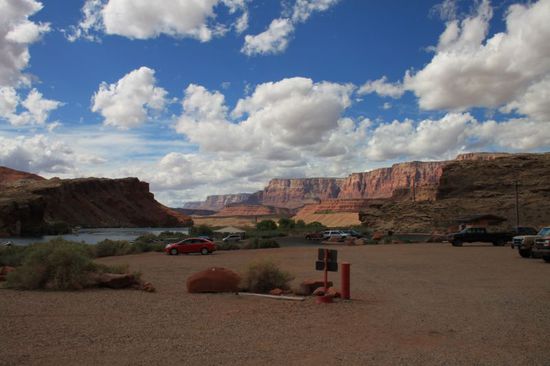 Wir gehen Richtung der Ruinen der Fährgebäude.