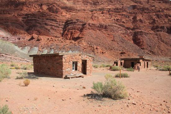 Alte Fährgebäude, es sind nur noch Ruinen - ich liebe aber solche Orte wo man plötzlich meint in einer früheren Zeit gelandet zu sein.