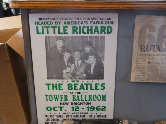 Drinnen hängt ein Originalplakat auf dem Little Richard zusammen mit den noch jungen und unbekannten Beatles als Konzert angekündigt werden - da waren wir noch nicht mal auf der Welt.