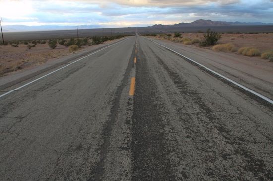 Die Straßen sind endlos gerade.
Man kann hier morgens schon sehen wer abends zu Besuch kommt.
