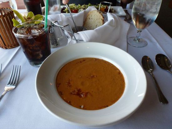 Und ich eine leicht scharfe Gazpacho Suppe.