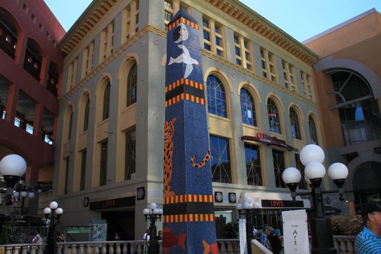 Bei Macy`s kauften wir uns eine zusätzliche Reisetasche um die ganzen Einkäufe nach Hause bringen zu können.
Ja Lukas und Sarah - für euch hat es sich auch ganz schön gelohnt!