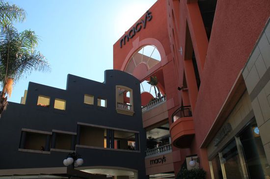 Das Horton Plaza lädt zum Bummeln ein weil es so edel aussieht und die Shops sind alle große Klasse.