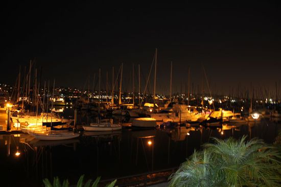 Dann fahren wir zu unserem Hotel auf Shelter Island zurück und genießen noch ein bisschen den Blick von unserer Terrasse.
Morgen geht es nach Los Angeles, unser letztes Ziel für diese Reise.
Aber wir sind nicht wehmütig, jetzt hauen wir nochmal richtig auf den Putz bevor es nach Hause geht!
Vielen, vielen Dank für die letzten, besonders lieben Gästebucheinträge.
Ich kann gar nicht in Worte fassen wie ich mich freue wenn der Bericht anderen Menschen solch eine Freude bereitet.
Wer mich gut kennt, weiß dass sogar die ein oder andere Freudenträne rollt.......
Ihr seid klasse - Dankeschön für euer treues Mitlesen!