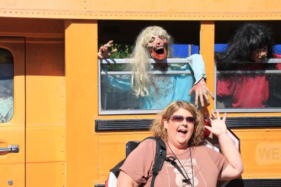 Hilfe - Zombies attackieren mich aus einem Schulbus heraus!