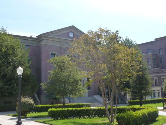 Hier wurde "Zurück in die Zukunft" gedreht - wer kennt nicht die dramatische Szene als Marty (Michael J. Fox) die Rathausuhr zurückdrehen will?