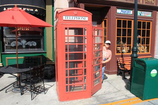 Hallo, ist dort die Polizei? Die Zombies sind hier, bitte schnell kommen!