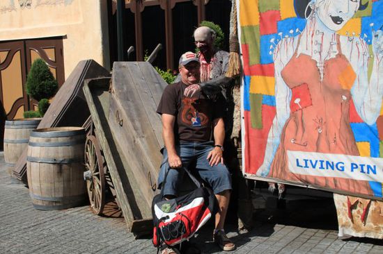 Zu spät - die Zombies haben Bernhard erwischt als er ein Päuschen machte!