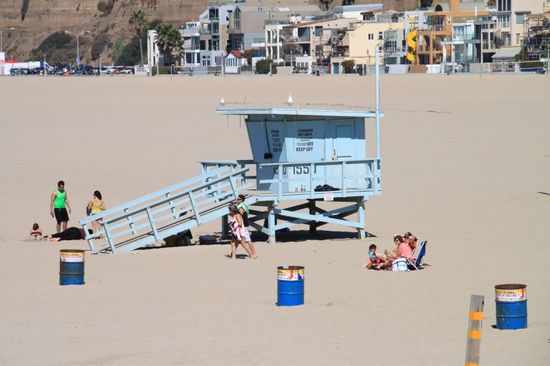 Hier an diesem Strandabschnitt neben dem Santa Monica Pier wurde die Serie Baywatch mit David Hasselhoff und Pamela Anderson gedreht. Sicher erkennt der ein oder andere die Lifeguard-Häuschen wieder.