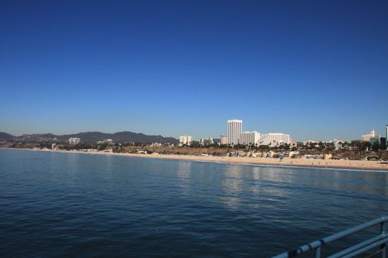 Am Ende des Piers verweilen wir einige Zeit bevor wir wieder zurückgehen.
Die Stadt sieht von hier aus gesehen superschön aus.