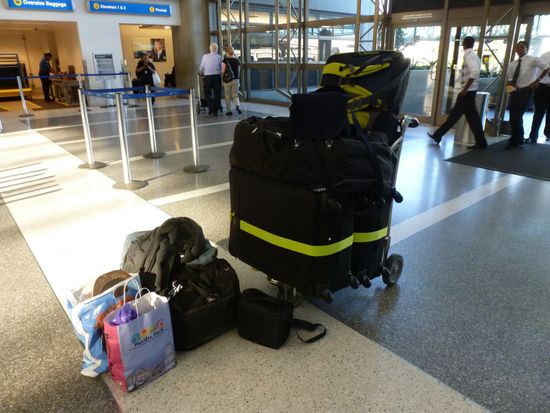 Unser Unmengen an Gepäck - zum Glück konnten wir das meiste am Gepäckschalter schnell loswerden.