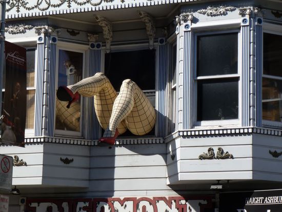 Man entdeckt an jeder Ecke verrückte Sachen.
Wie zum Beispiel dieses Haus.