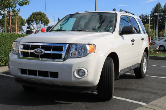 Hier ist er - unser Ford Escape.
Wir haben uns schon an unseren treuen Gefährten gewöhnt und sogar die beige Innenausstattung finden wir gar nicht mehr so fürchterlich.