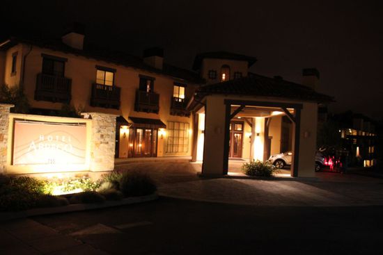 Jetzt aber schnell nach Monterey weiter, unserem nächsten Übernachtungsziel.
Hier ist unser vorgebuchtes Hotel Abrego.
Sieht gut aus - wir sind gespannt wie unser Zimmer ist.