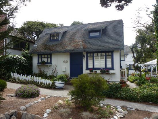 Niedliches Häuschen in blau-weiß in Carmel