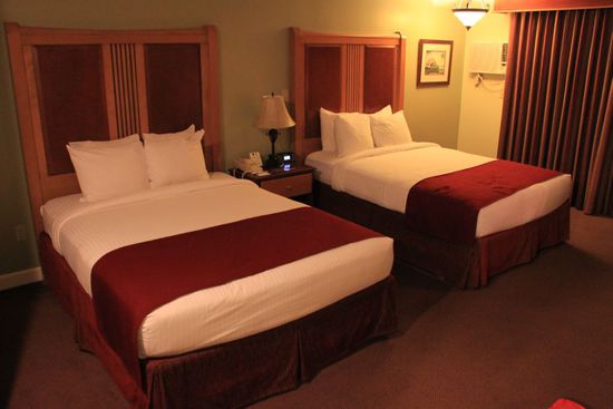 Schnell einchecken und nach einer Dusche und einer Pizza auf dem Zimmer geht es sofort ins Bett.
Gute Nacht ihr Lieben!