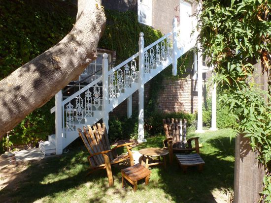 Der Garten aus vergangenen Zeiten - wir fühlen uns wie in einem Film.