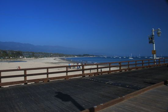 Wir laufen erstmal den Stearns Wharf bis ganz nach vorne.
Das Wetter und die Gegend - alles einfach nur traumhaft.