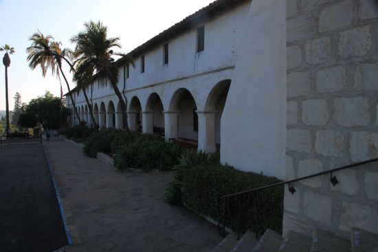 Laubengang an der Mission