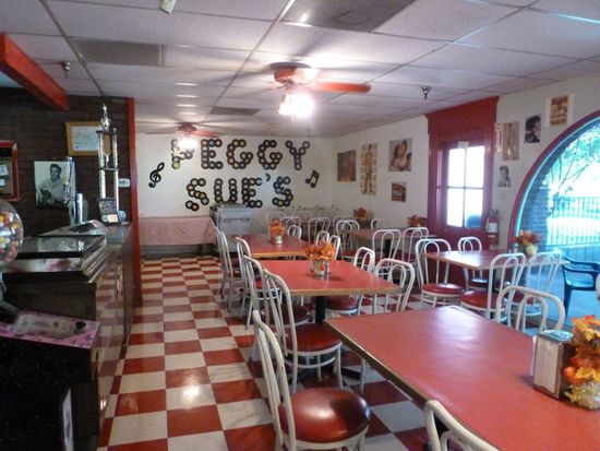 Alles wirkte so authentisch, sogar die Bedienungen waren wie früher gekleidet.