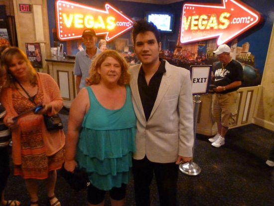 Und mir ist nicht ganz klar ob Elvis lebt oder Alex K. auch in Las Vegas ist ( Insiderwitz - gell Betina).