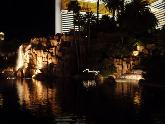 Wunderschöne Außenanlage unseres Hotels Mirage - sieht aus wie eine Südsee Landschaft.