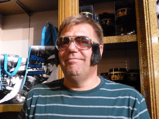 Wir hatten Vollmond und Bernhard verwandelte sich statt in einen Werwolf in Elvis - klar wir sind ja auch in Las Vegas. 