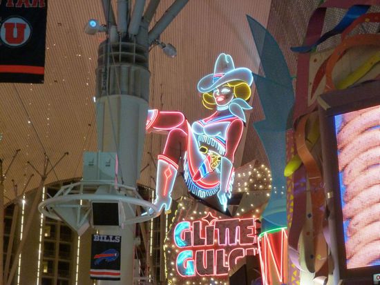 Bekannte Lichtreklame in der Fremont Street - hat man schon in vielen Filmen gesehen.