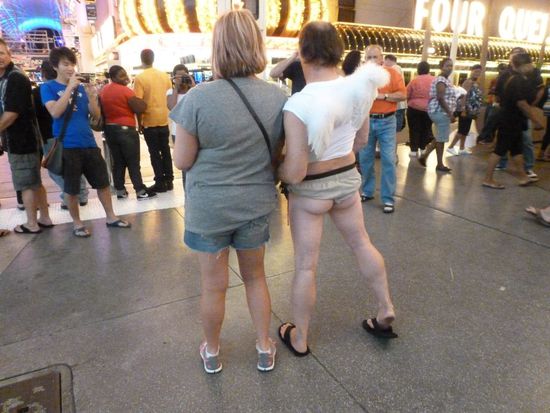 Der kleine Amor von hinten.
Wir gingen schnell weiter weil ich nicht das nächste Opfer von ihm werden wollte.......