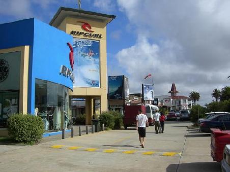 Surfshops in Turquay soweit das Auge reicht.
