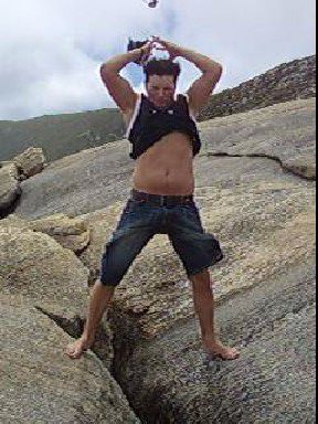 Woddy auf dem Blow Hole. Bey, Bey Kappe und Brille!!