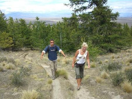 Mario und Elsbeth beim Aufstieg auf den Mt. John.