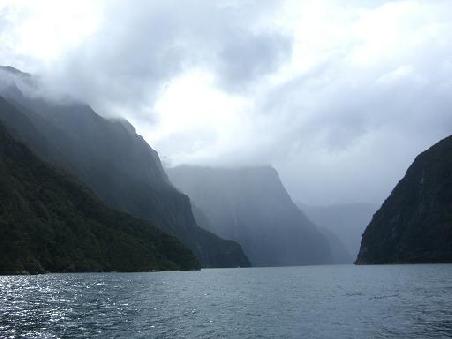 Milford Sound im Nebel